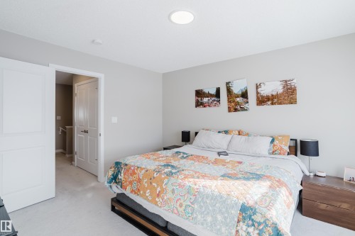 7056 181 Avenue, Edmonton, AB - Indoor Photo Showing Bedroom