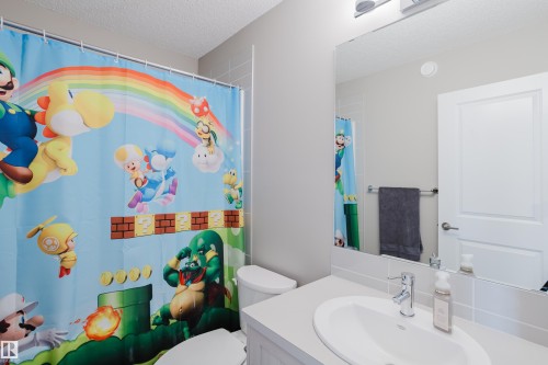7056 181 Avenue, Edmonton, AB - Indoor Photo Showing Bathroom