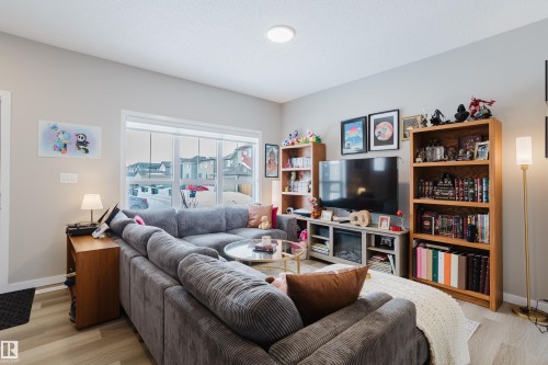 7056 181 Avenue, Edmonton, AB - Indoor Photo Showing Living Room
