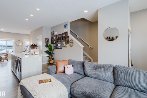 7056 181 Avenue, Edmonton, AB - Indoor Photo Showing Living Room