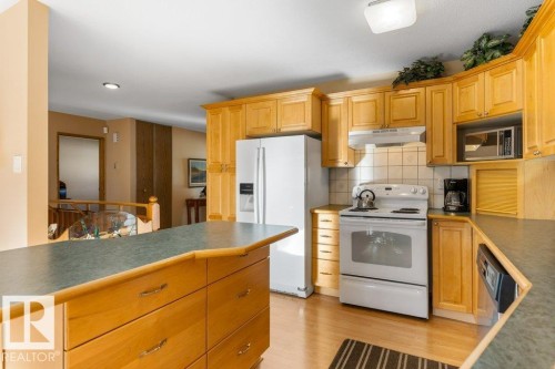 2 Pineview Horizon Village, St. Albert, AB - Indoor Photo Showing Kitchen