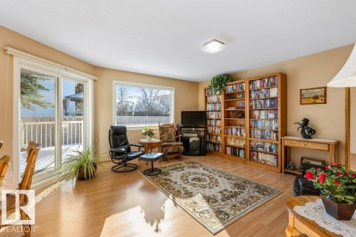 2 Pineview Horizon Village, St. Albert, AB - Indoor Photo Showing Living Room