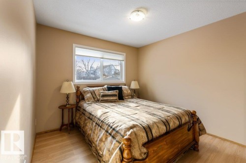 2 Pineview Horizon Village, St. Albert, AB - Indoor Photo Showing Bedroom