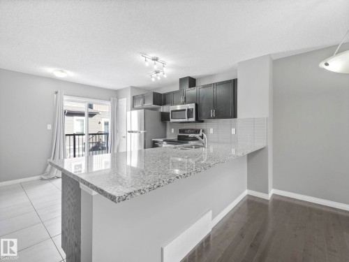 27 1030 Chappelle Boulevard, Edmonton, AB - Indoor Photo Showing Kitchen With Upgraded Kitchen