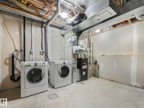 27 1030 Chappelle Boulevard, Edmonton, AB - Indoor Photo Showing Laundry Room