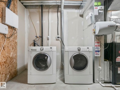 27 1030 Chappelle Boulevard, Edmonton, AB - Indoor Photo Showing Laundry Room
