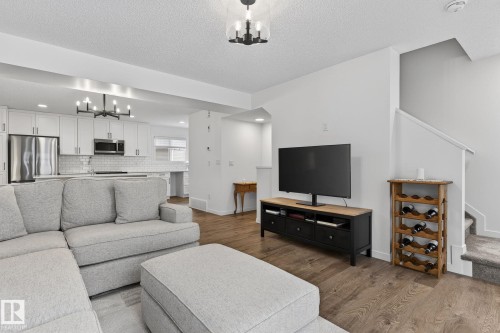 7 50 Mclaughlin Drive, Spruce Grove, AB - Indoor Photo Showing Living Room