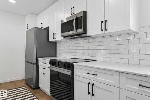 7 50 Mclaughlin Drive, Spruce Grove, AB - Indoor Photo Showing Kitchen With Upgraded Kitchen