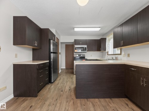 5116 37 Avenue, Edmonton, AB - Indoor Photo Showing Kitchen