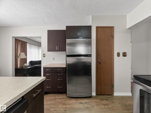 5116 37 Avenue, Edmonton, AB - Indoor Photo Showing Kitchen
