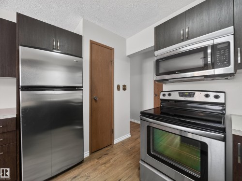 5116 37 Avenue, Edmonton, AB - Indoor Photo Showing Kitchen