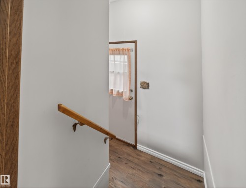 5116 37 Avenue, Edmonton, AB - Indoor Photo Showing Other Room