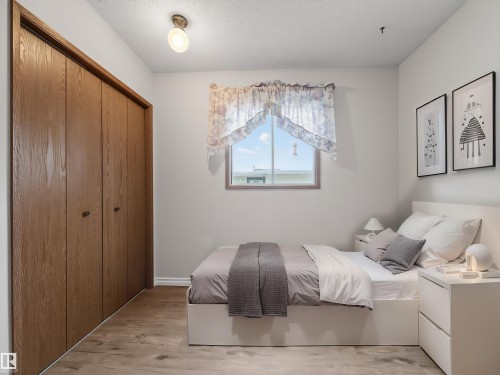 5116 37 Avenue, Edmonton, AB - Indoor Photo Showing Bedroom
