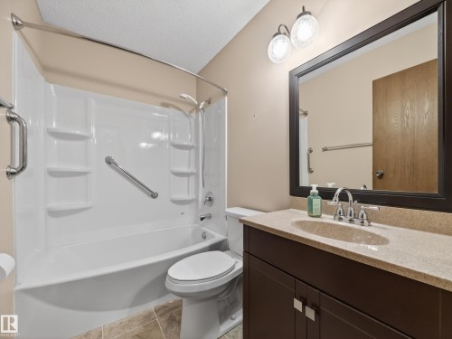 5116 37 Avenue, Edmonton, AB - Indoor Photo Showing Bathroom