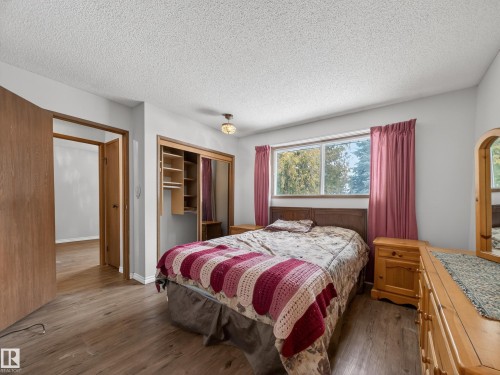 5116 37 Avenue, Edmonton, AB - Indoor Photo Showing Bedroom