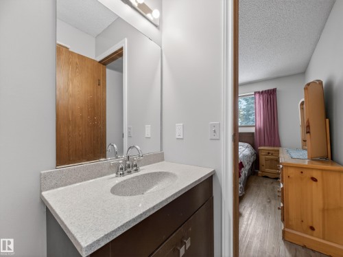 5116 37 Avenue, Edmonton, AB - Indoor Photo Showing Bathroom