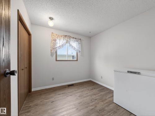 5116 37 Avenue, Edmonton, AB - Indoor Photo Showing Other Room