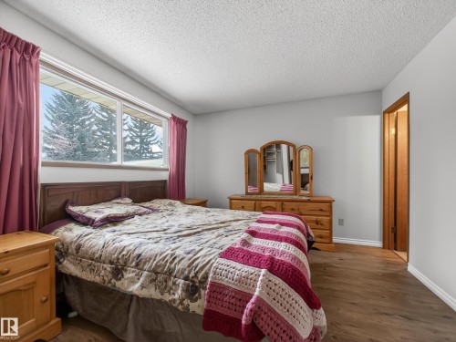 5116 37 Avenue, Edmonton, AB - Indoor Photo Showing Bedroom