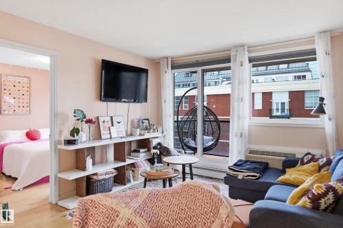 402 10303 105 Street  Edmonton, AB T5Y 5G3