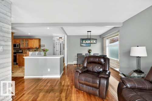 10 Oakridge Drive S, St. Albert, AB - Indoor Photo Showing Living Room