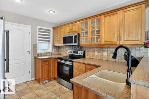 10 Oakridge Drive S, St. Albert, AB - Indoor Photo Showing Kitchen With Double Sink