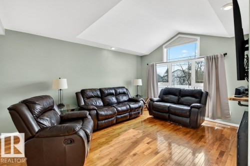 10 Oakridge Drive S, St. Albert, AB - Indoor Photo Showing Living Room
