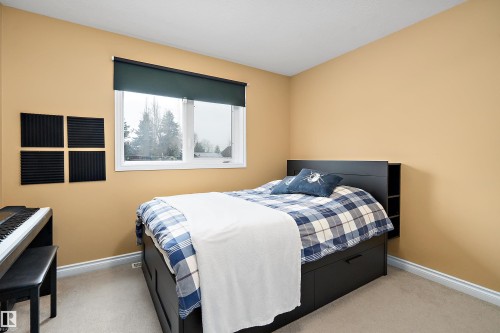 Bedroom featuring baseboards and light carpet - 10623 75 Avenue, Edmonton, AB - Indoor Photo Showing Bedroom