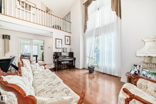 17416 53 Avenue, Edmonton, AB - Indoor Photo Showing Living Room