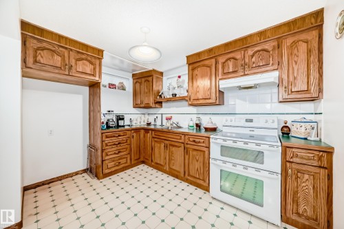 17416 53 Avenue, Edmonton, AB - Indoor Photo Showing Kitchen