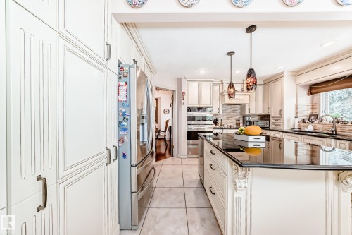 17416 53 Avenue, Edmonton, AB - Indoor Photo Showing Kitchen With Upgraded Kitchen
