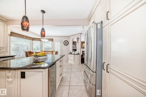 17416 53 Avenue, Edmonton, AB - Indoor Photo Showing Kitchen