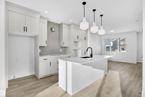 679 ORCHARDS Boulevard  Edmonton, AB T6X 3C1