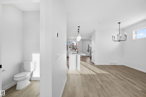 679 Orchards Boulevard, Edmonton, AB - Indoor Photo Showing Bathroom