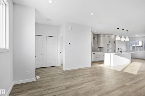 679 Orchards Boulevard, Edmonton, AB - Indoor