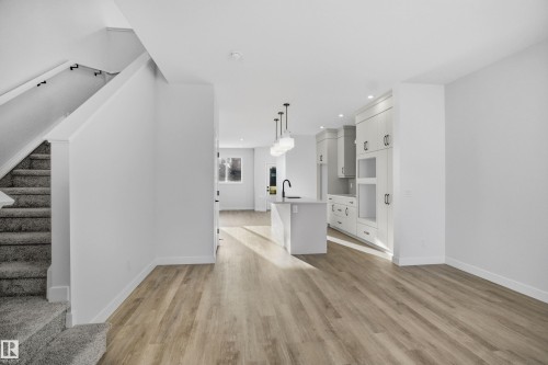 679 Orchards Boulevard, Edmonton, AB - Indoor