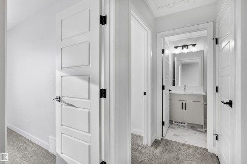 679 Orchards Boulevard, Edmonton, AB - Indoor Photo Showing Other Room