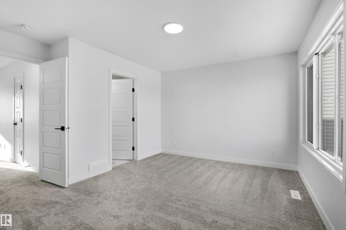 679 Orchards Boulevard, Edmonton, AB - Indoor Photo Showing Other Room