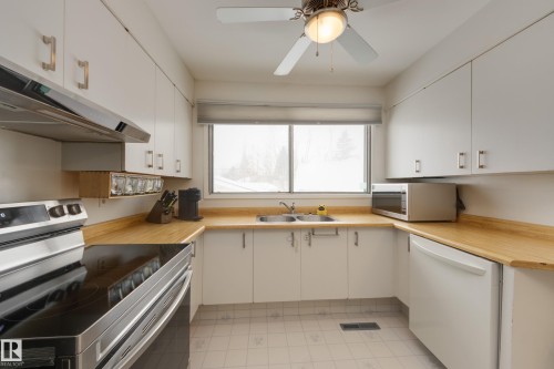 16407 87 Avenue, Edmonton, AB - Indoor Photo Showing Kitchen With Double Sink