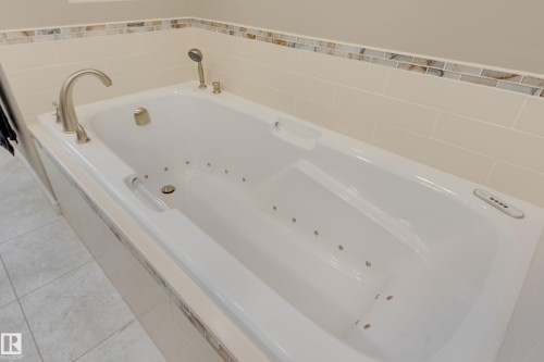 16407 87 Avenue, Edmonton, AB - Indoor Photo Showing Bathroom