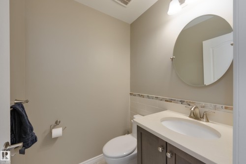 16407 87 Avenue, Edmonton, AB - Indoor Photo Showing Bathroom