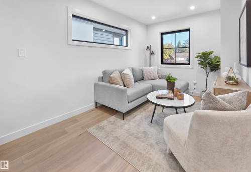 43 Westridge Road, Edmonton, AB - Indoor Photo Showing Living Room