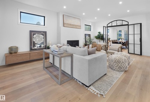 43 Westridge Road, Edmonton, AB - Indoor Photo Showing Living Room