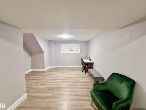 Sitting room with light wood-style floors and baseboards - 2915 145 Avenue, Edmonton, AB - Indoor Photo Showing Other Room