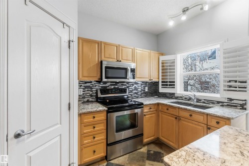 9 3003 34 Avenue, Edmonton, AB - Indoor Photo Showing Kitchen With Double Sink
