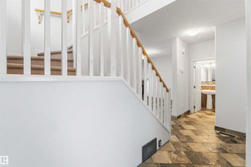 9 3003 34 Avenue, Edmonton, AB - Indoor Photo Showing Other Room