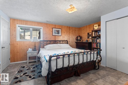 4712 49 Avenue, Cold Lake, AB - Indoor Photo Showing Bedroom