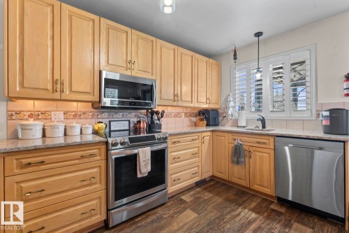 4712 49 Avenue, Cold Lake, AB - Indoor Photo Showing Kitchen