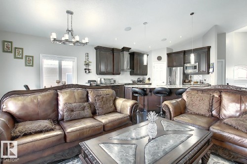 13020 164 Avenue, Edmonton, AB - Indoor Photo Showing Living Room