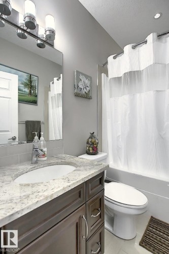 13020 164 Avenue, Edmonton, AB - Indoor Photo Showing Bathroom