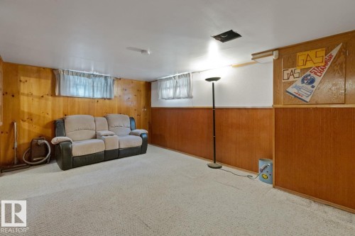 8906 94 Avenue, Edmonton, AB - Indoor